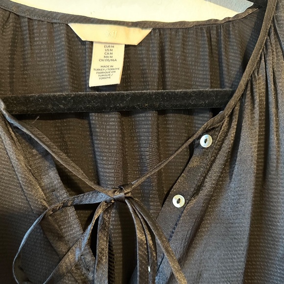 H&M Midi Balloon Sleeve Oversize Silky Dress in Black Size M-L - Picture 3 of 7